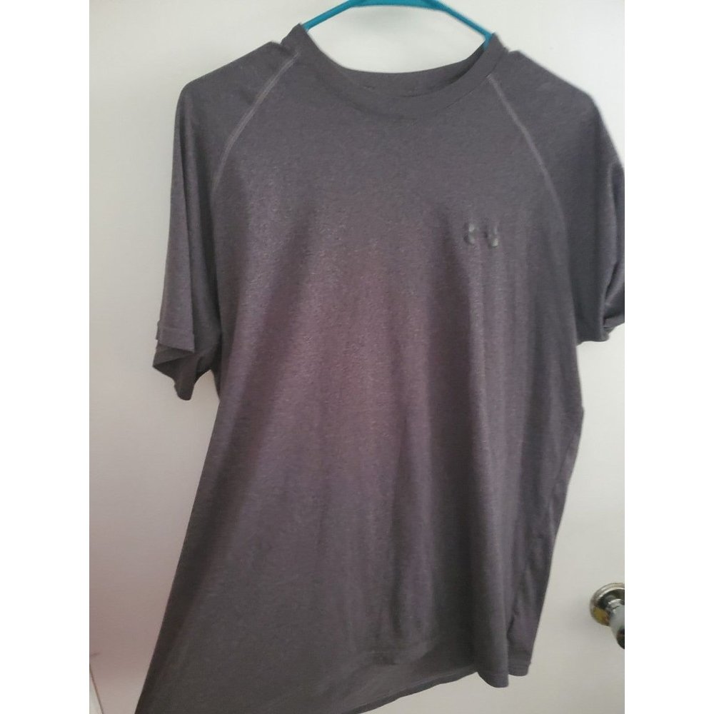 Under Armour Gray Men's Medium Athletic Workout T-Shirt